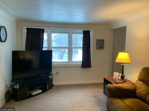 176 Hanson Rd, Saint Paul, MN 55115-1719