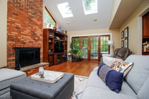 7 Wooded Hl Ln, Dover NJ  07869-3821 exterior