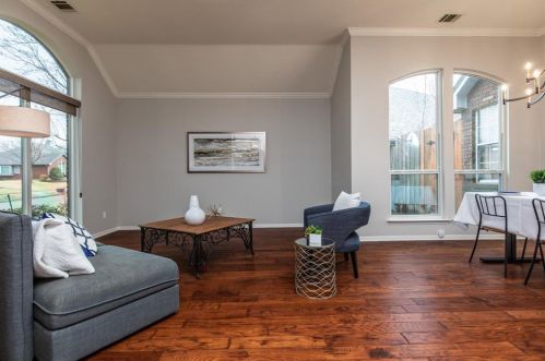 2124 Larkspur Dr, Carrollton TX 75010-4040 exterior