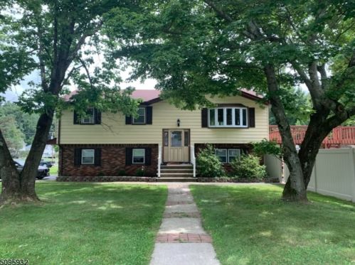 29 Alcrest Ave, Mount Olive, NJ 07828-1419
