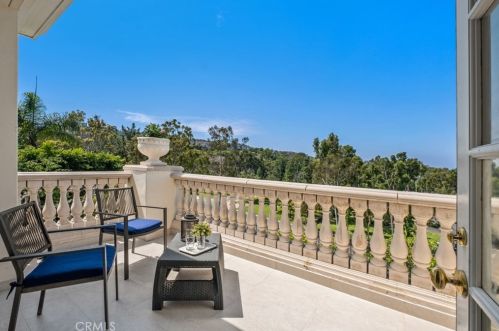 1 Charlotte, Irvine CA  92603-3448 exterior