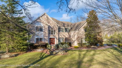 5 Red Coach Ln, Holmdel Village, NJ 07733-1138