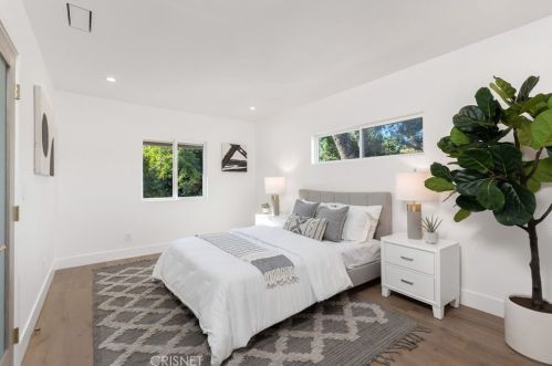 5243 Fulton Ave, Van Nuys CA  91401-5906 exterior