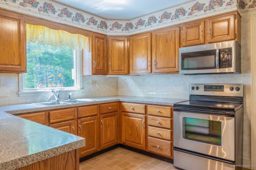 45 Canterbury Rd, Brewer, ME 04412-1605