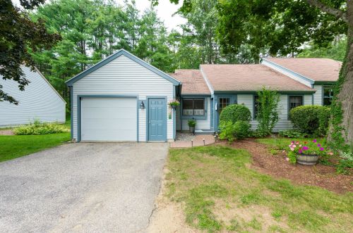22 Magnolia Ln, Laconia, NH 03246-3941