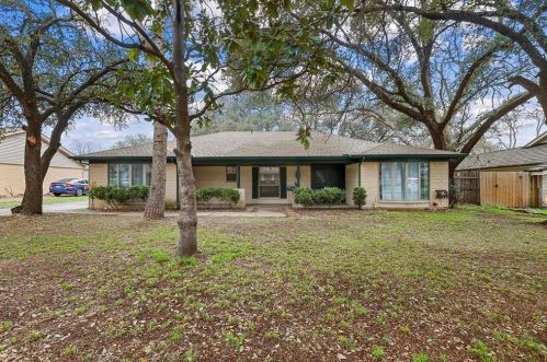 3833 Delmas Dr, Fort Worth TX  76116-1319 exterior