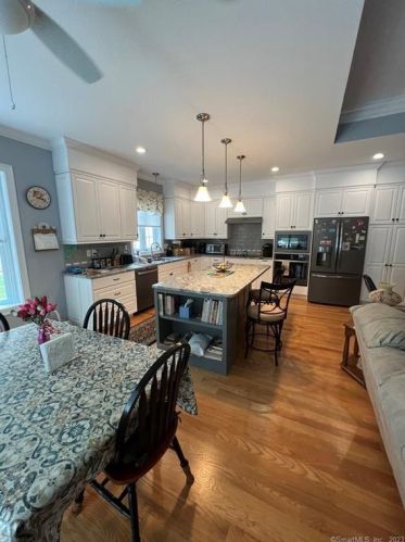90 Apple Gate, Southington CT  06489-2083 exterior
