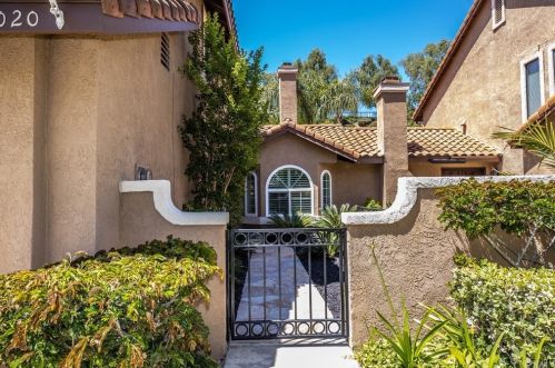 6020 Ladera Ln, Anaheim, CA 92807-4846