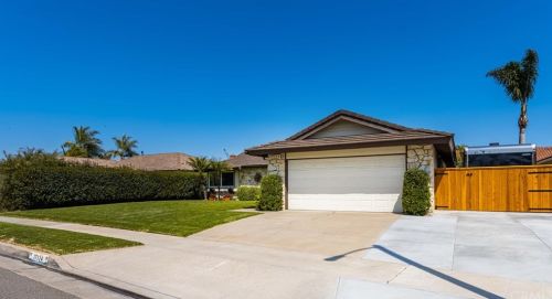 17924 Cashew St, Santa Ana, CA 92708-5108