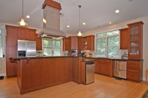 27 Shumankanuc Hill Rd, Charlestown, RI 02813-3302