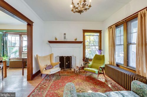 9011 Colesville Rd, Silver Spring MD 20910-1653 exterior