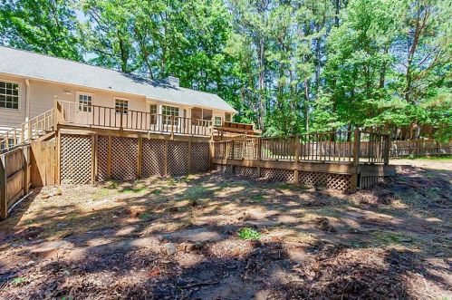305 Tuck Ln, Loganville, GA 30052-2358