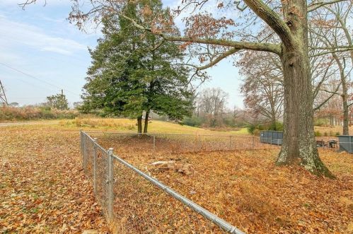 3246 Shoreland Dr, Buford, GA 30518-1557