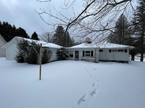 5239 Georgetown Rd, Franklin, PA 16323-4809