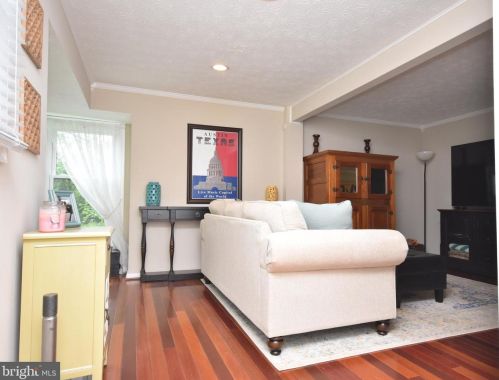 1630 Poplar Grove Dr, Herndon VA  20194-1738 exterior