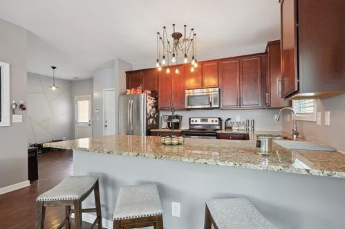 1811 Laurel Green Way, Atlanta GA  30344-8215 exterior