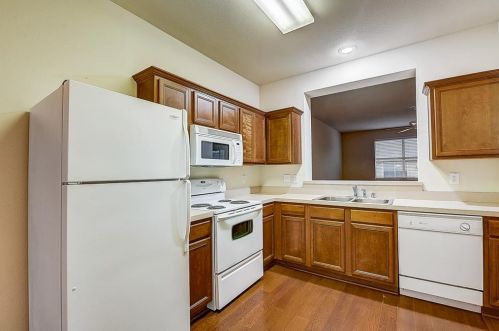240 Bexar Dr, Lewisville, TX 75077-7201