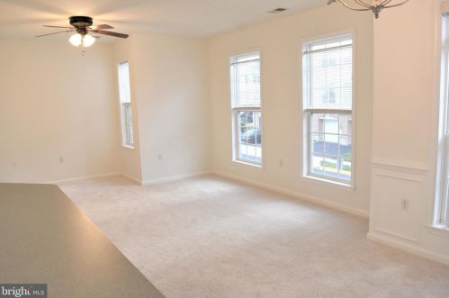 6807 Sabbarton Pl, Gainesville, VA 20155-6226