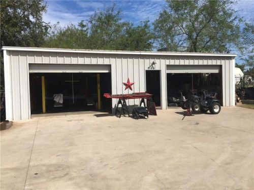 106 6th St, Whitney, TX 76692-3038