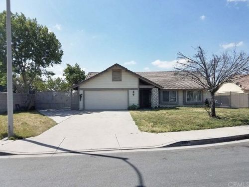 295 Cascade Dr, Rialto, CA 92376-3505