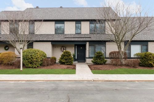 6 Vanderbilt Dr, South Kingstown, RI 02882-4241