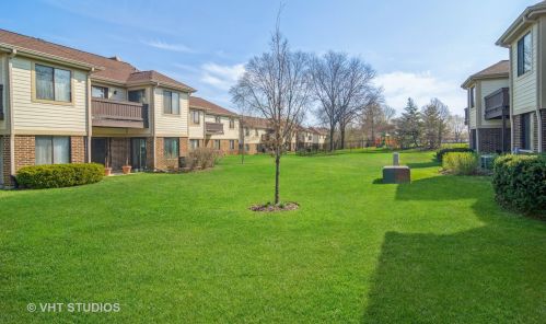 804 Castle Ct, Palatine IL  60074-1851 exterior