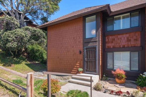 2467 Caminito Ocean Cv, Cardiff By The Sea CA  92007-2225 exterior