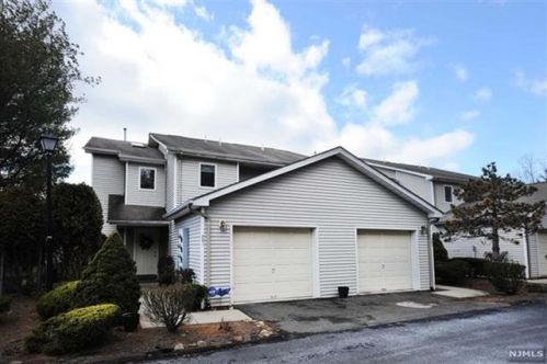 701 Skyline Dr, Paterson, NJ 07508-1042