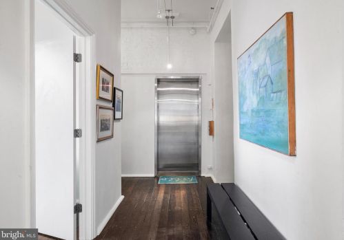 313 3rd St, Philadelphia PA  19106-1245 exterior