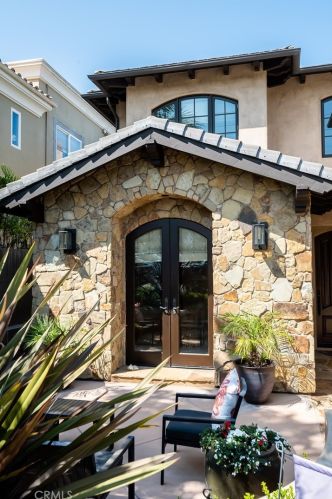 1531 5th St, Manhattan Beach, CA 90266-6339