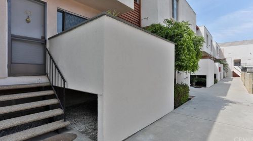7033 Stewart And Gray Rd, Downey CA  90241-4389 exterior