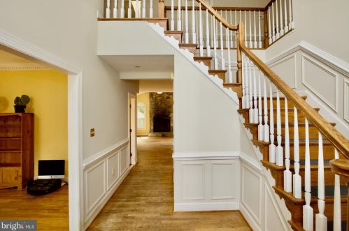 610 Langston Ln, Falls Church, VA 22046-2615