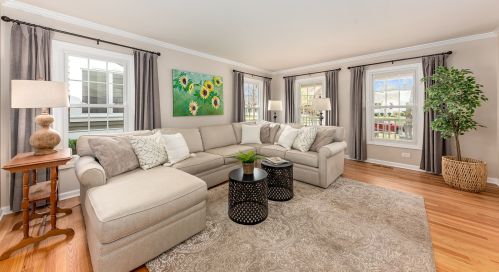 56 Chestnut Ave, Willowbrook, IL 60514-1238