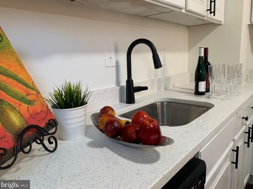 9407 Colesville Rd, Silver Spring MD 20901-4819 exterior