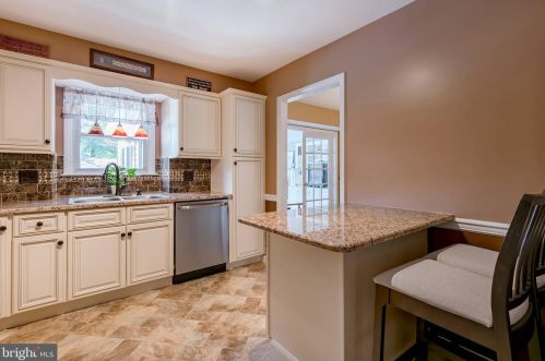 303 Devon Dr, Lancaster PA  17603-4609 exterior