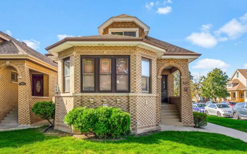 5012 Kennison Ave, Chicago, IL 60630-2508