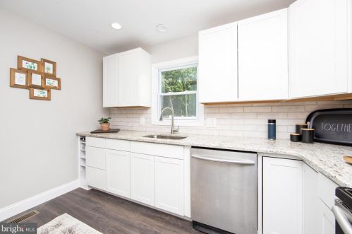 323 Timberline Dr, Mount Laurel NJ  08054-2136 exterior