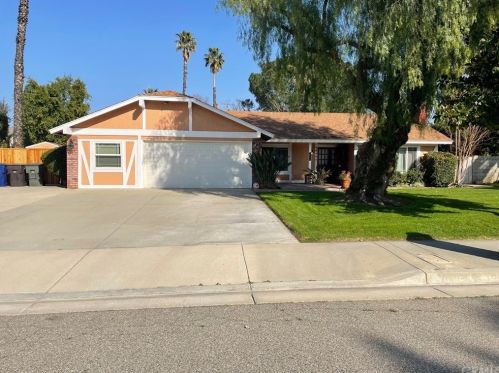 5060 Cherry Hill Dr, Riverside, CA 92507-5924