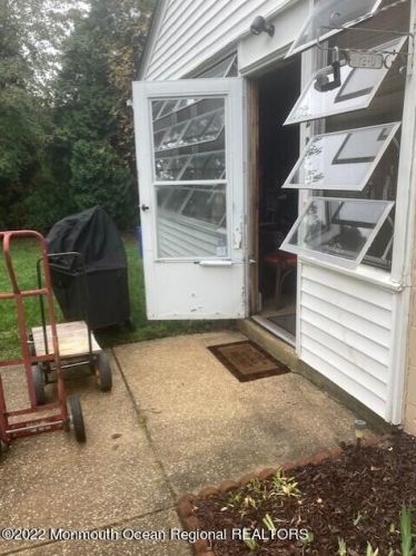 12 Valley Stream Dr, Lakehurst, NJ 08759-3222