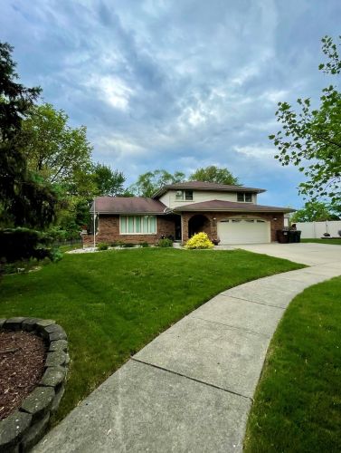 8915 Catalpa Ct, Tinley Park, IL 60487-6113
