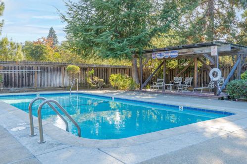 672 San Antonio Rd, Los Altos CA 94022-1245 exterior