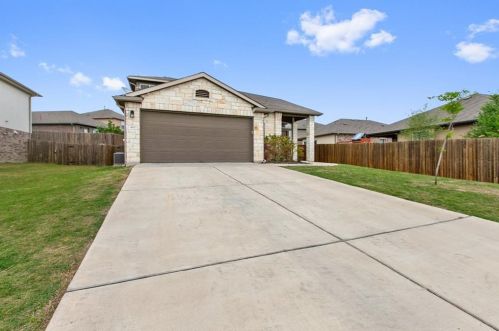 480 Purple Martin Ave, Uhland, TX 78640