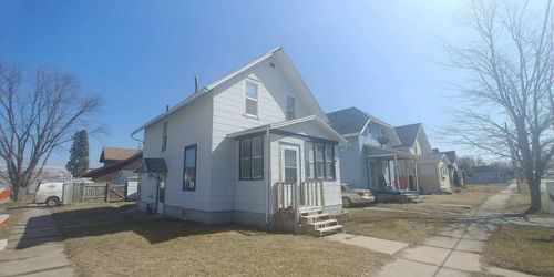 8 7th Ave, Marshalltown, IA 50158-1994