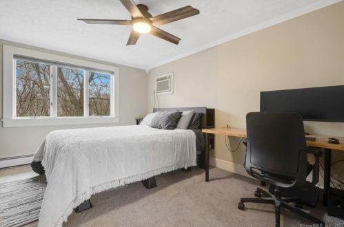 92 West St, Windsor Locks CT  06096-1813 exterior