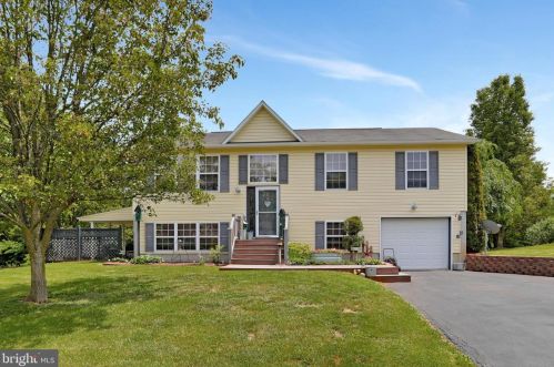 230 Baer Oak Dr, Maurertown, VA 22644-2563