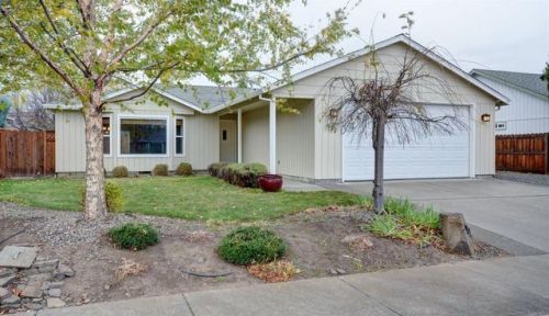 932 Corey Dr, Medford, OR 97535-7719