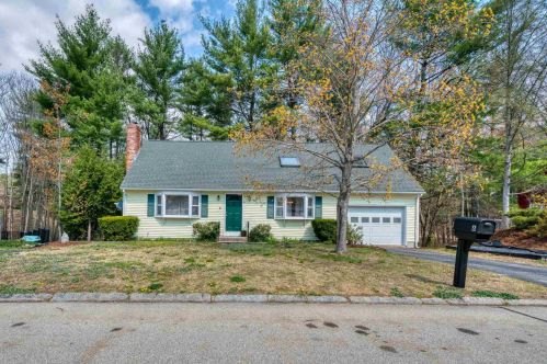 6 Gettysburg Dr, Nashua, NH 03064-1235