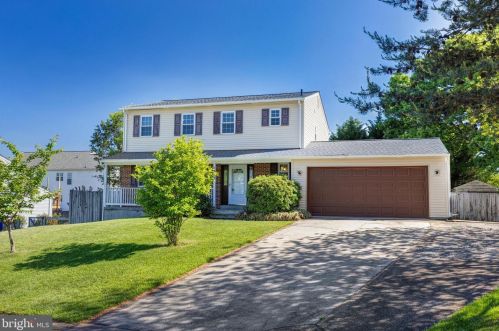 1313 Bayshire Ln, Herndon, VA 20170-3607