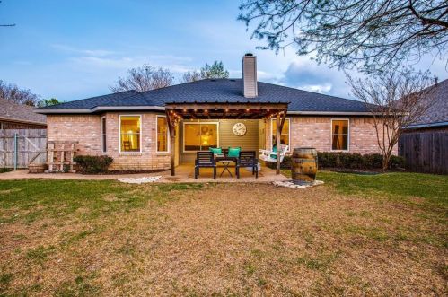 2316 Charleston Dr, Midlothian TX  76063-5177 exterior