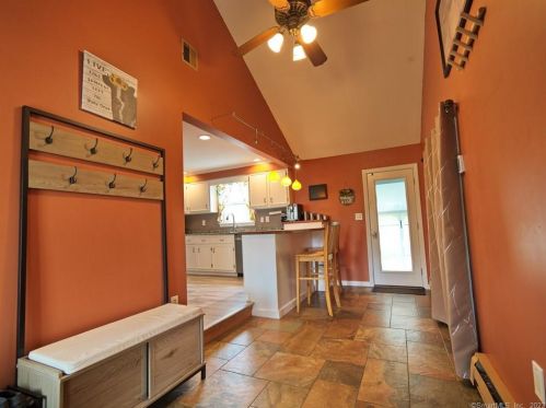 97 Leigus Rd, Wallingford, CT 06492-2517